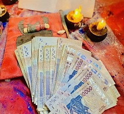 LE VRAI PORTFEUILLE MAGIQUE DU GRAND MARABOUT PAPA KAYASSI LE MEILLEUR MARABOUT